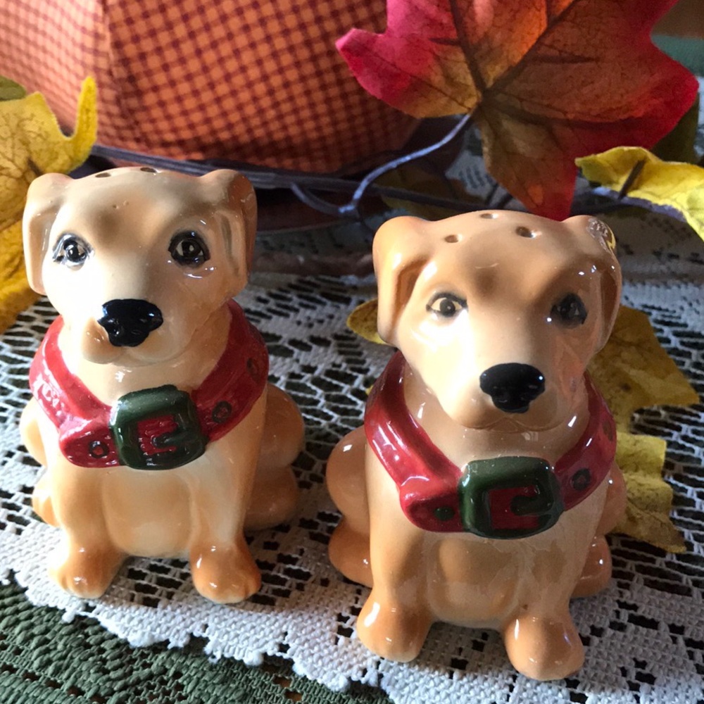 Golden Retriever Dog Salt & Pepper Shakers. Excellent Condition.